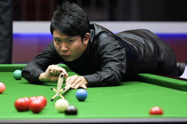 他们紧紧相 他们紧紧相