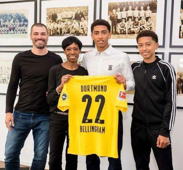 守门员出击 守门员出击