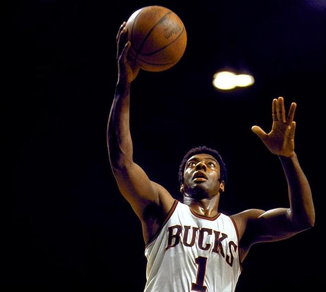 前场反抢 前场反抢